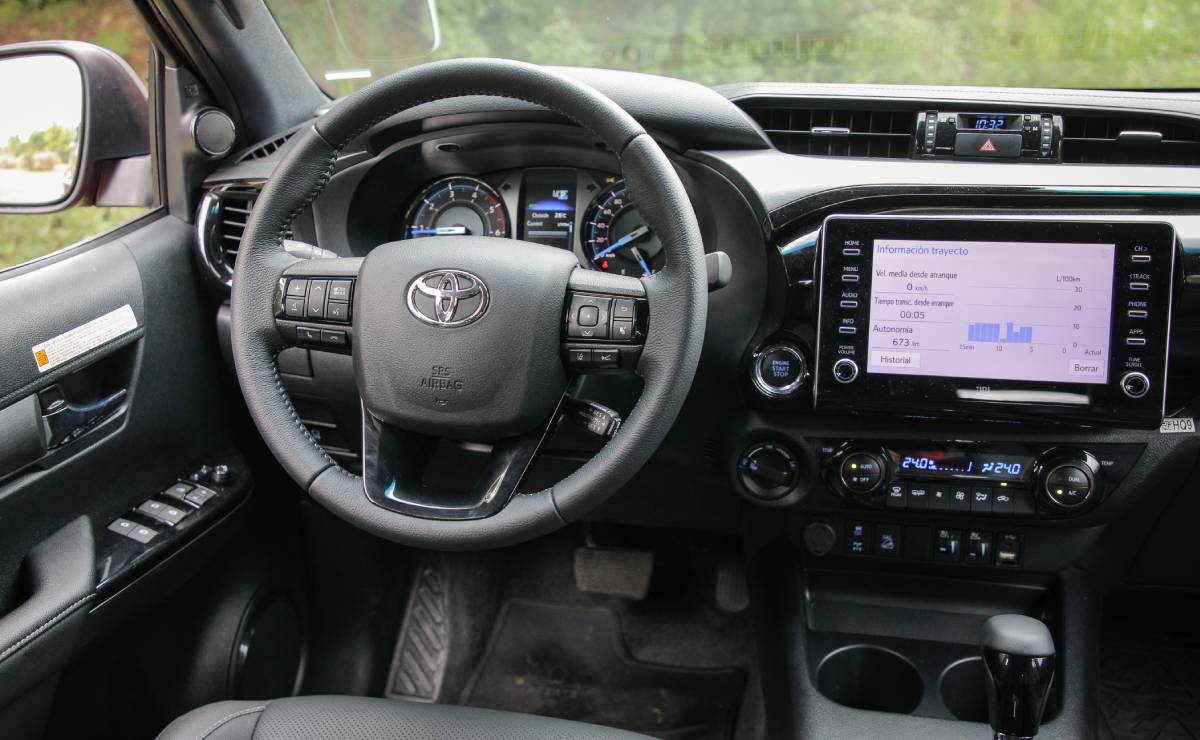 Toyota Hilux Conquest Interior 1
