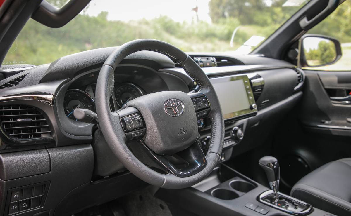 Toyota Hilux Conquest Interior