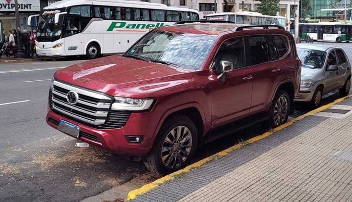 Toyota Land Cruiser 300