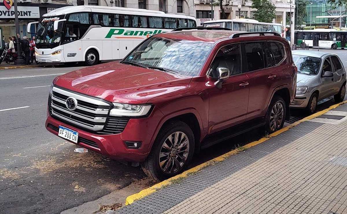 Toyota Land Cruiser frente
