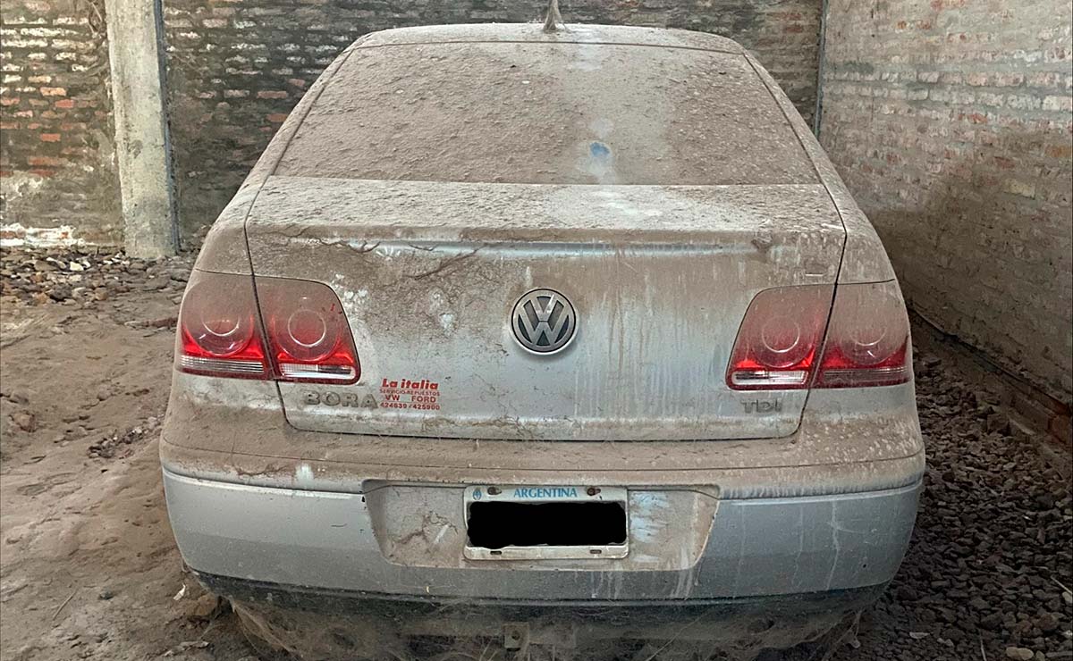 Volkswagen Bora TDI abandonado cola