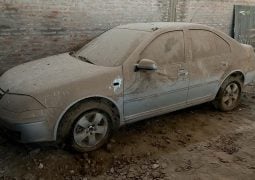 Volkswagen Bora TDI abandonado perfil