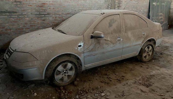 Volkswagen Bora TDI abandonado perfil