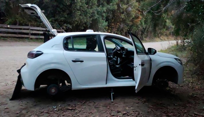 Auto alquiler robo