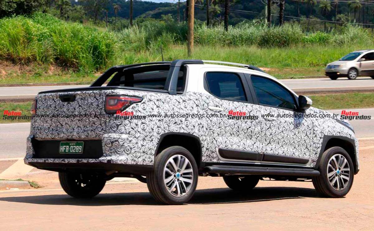 Fiat Strada 2024 trasera
