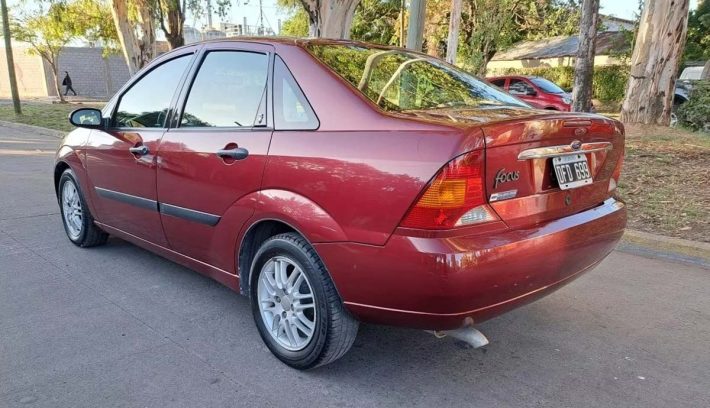 Ford Focus 1.8 Ghia Security trasera