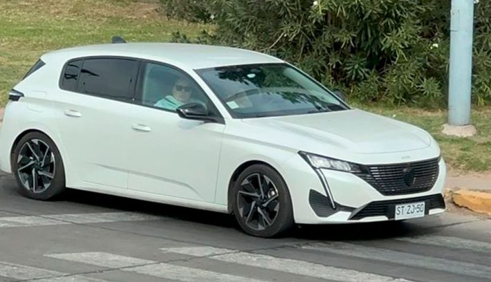 Peugeot 308 frente