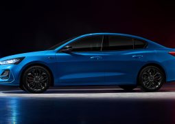 Ford Focus sedan perfil 1