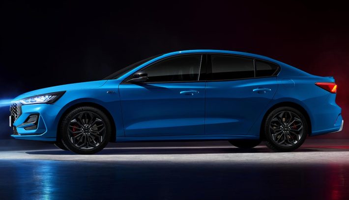 Ford Focus sedan perfil 1