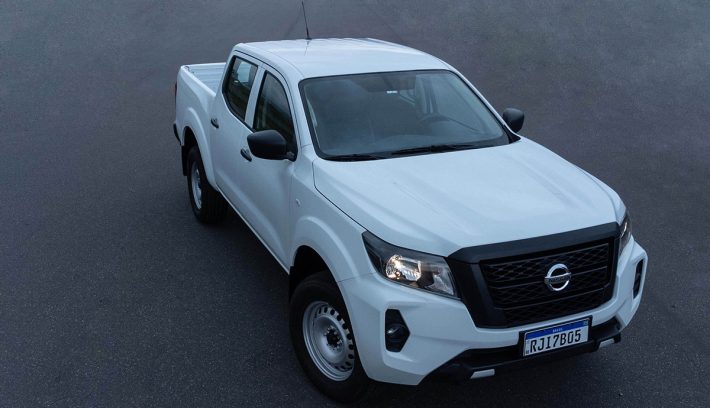 Nissan Frontier base frente