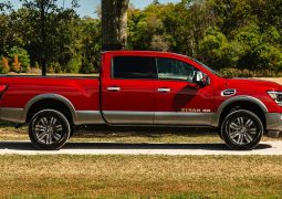 Nissan Titan perfil