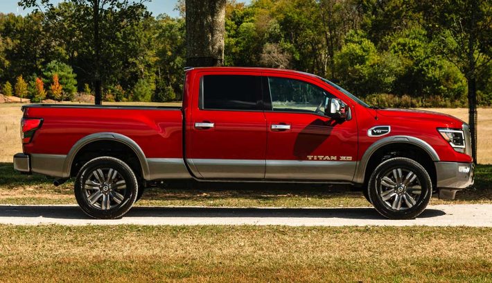Nissan Titan perfil