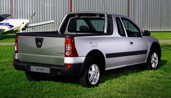Pick up Nissan np200 trasera