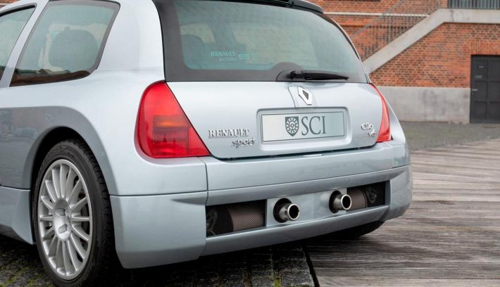 RENAULT CLIO V6 TRASERA