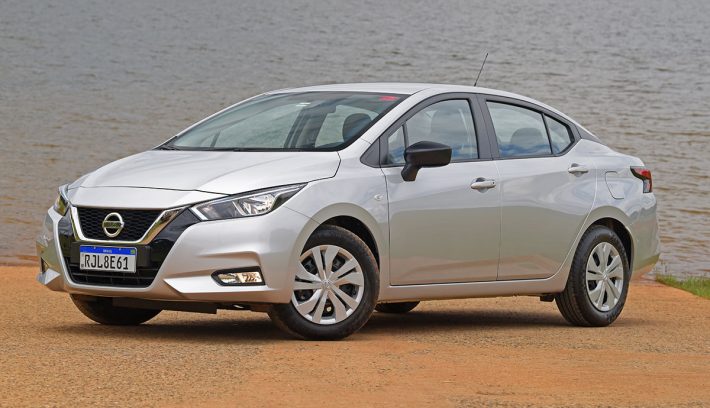 Nissan Versa Sense frente