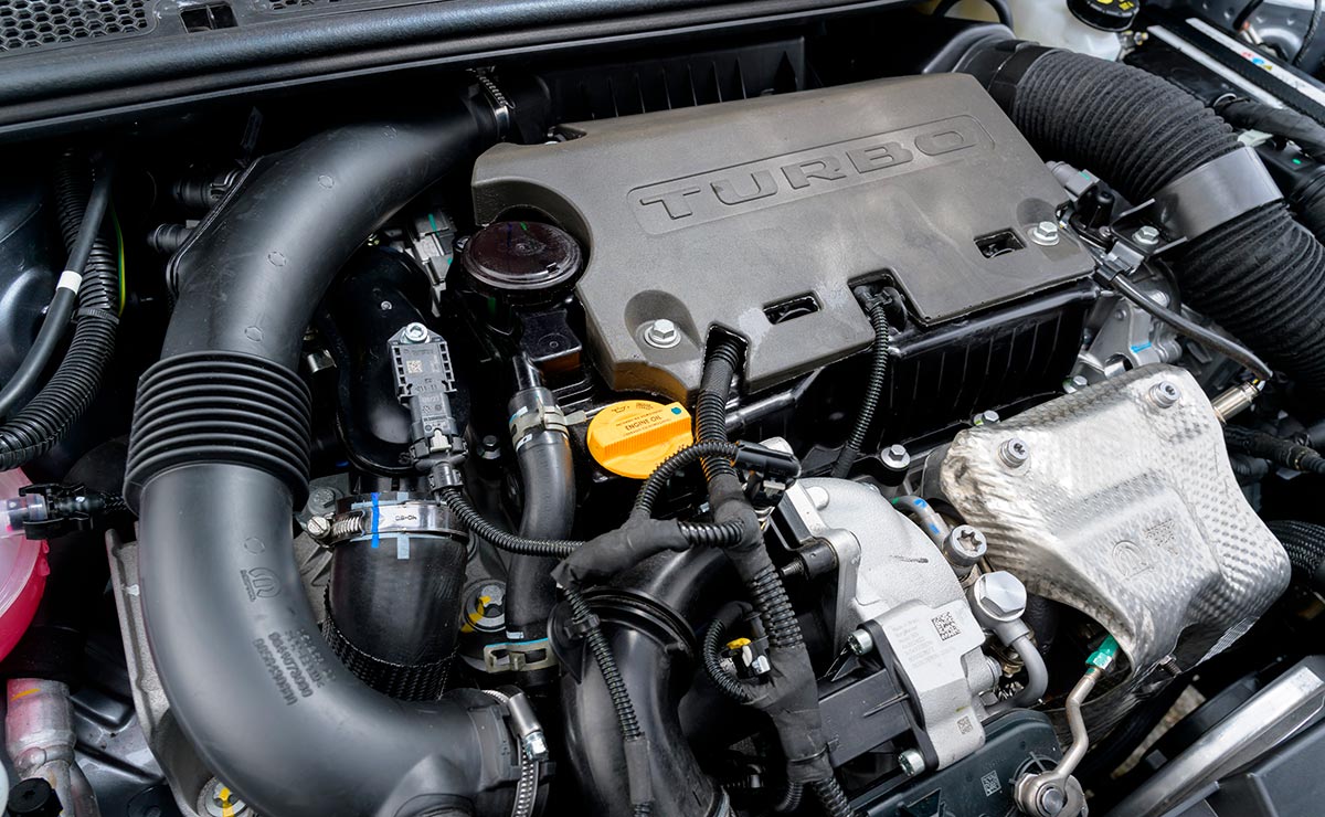 Peugeot 208 turbo motor