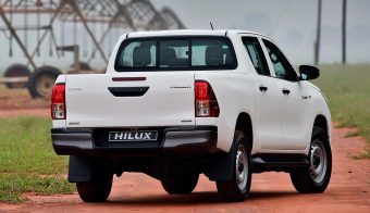 Toyota Hilux DX caja