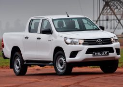 Toyota Hilux DX frente