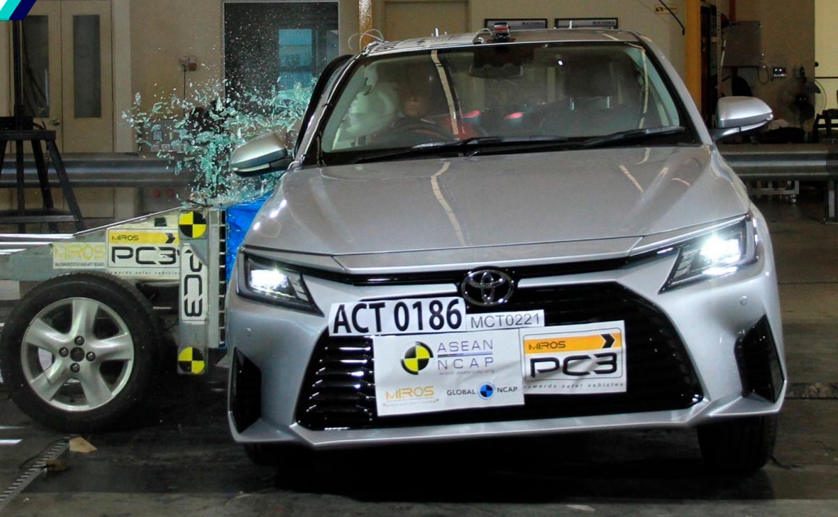 Toyota Yaris sedan pruebas de choque 1