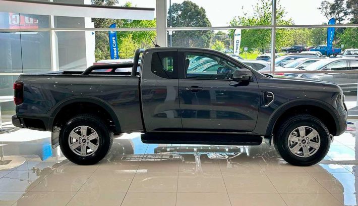 Ford Ranger Super Cab perfil