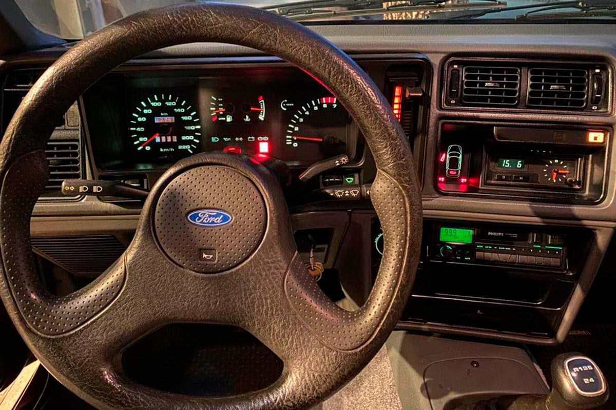 Ford Sierra Ghia interior