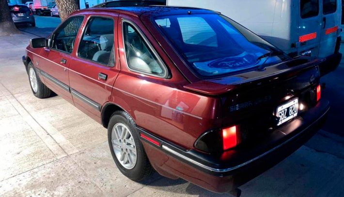 Ford Sierra Ghia trasera