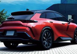 Toyota Crown Sport trasera