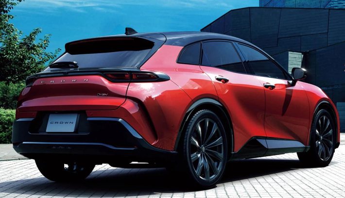 Toyota Crown Sport trasera