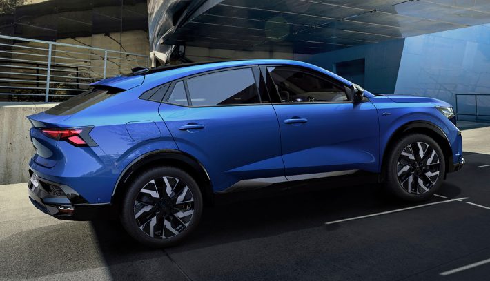¿Reemplazo de Duster? Renault tendría listo un nuevo SUV estilo coupé en 2025 1 Renault Rafale perfil