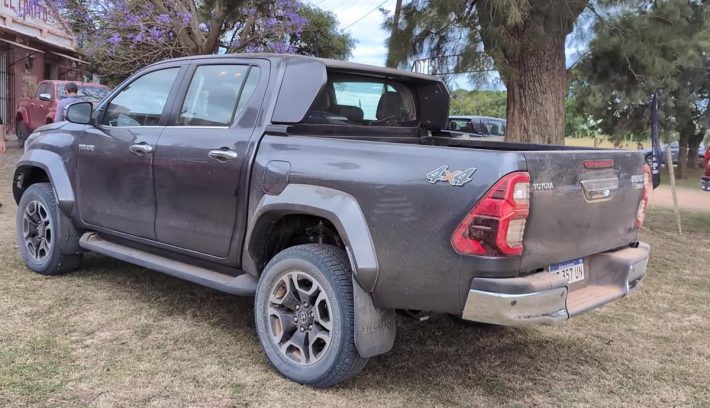 Toyota Hilux SRX contacto 2