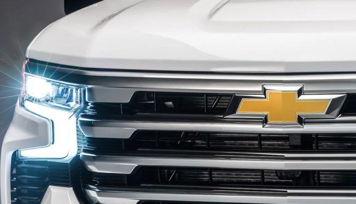 Chevrolet Silverado parrilla