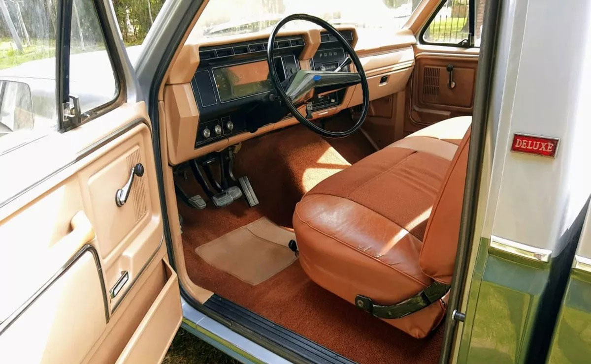 Ford F 100 interior