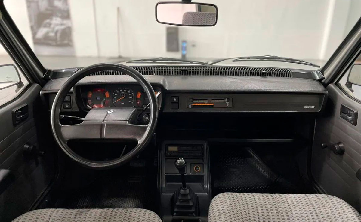 Renault 12 1994 interior