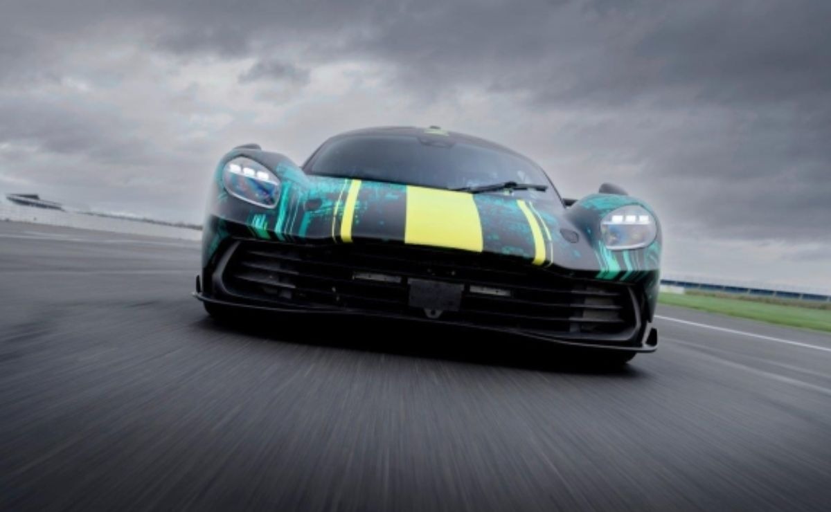 Superdeportivo hibrido de Aston Martin 2