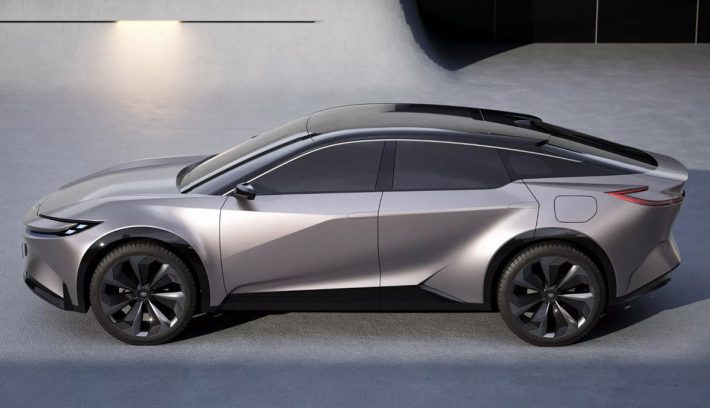 Toyota Sport Crossover perfil