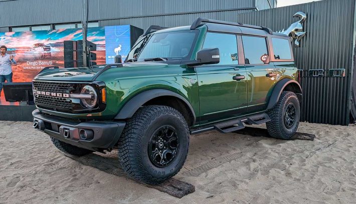 Ford Bronco frente