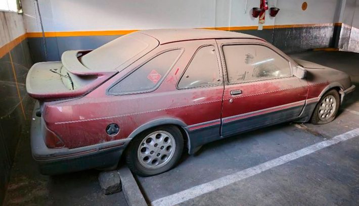 Ford Sierra abandonado 2