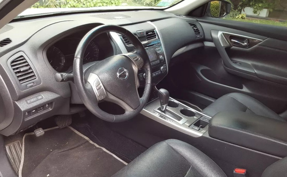 Nissan Altima interior