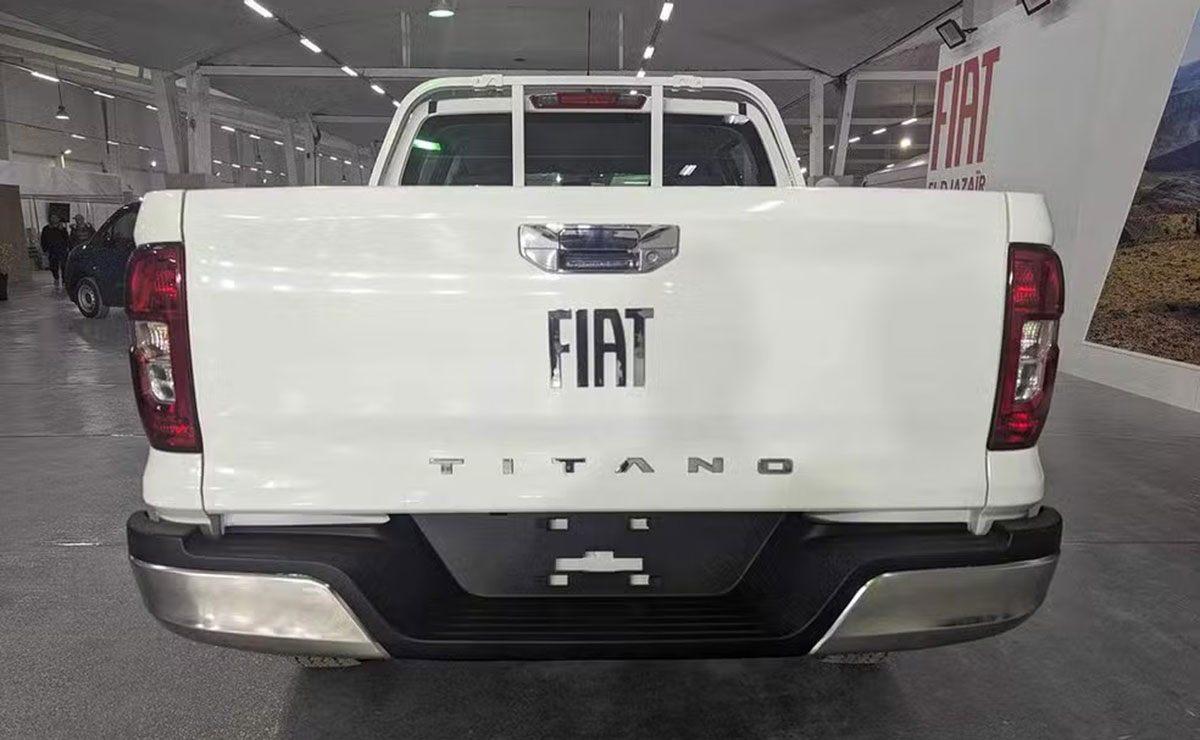 Pick up Fiat Titano cola
