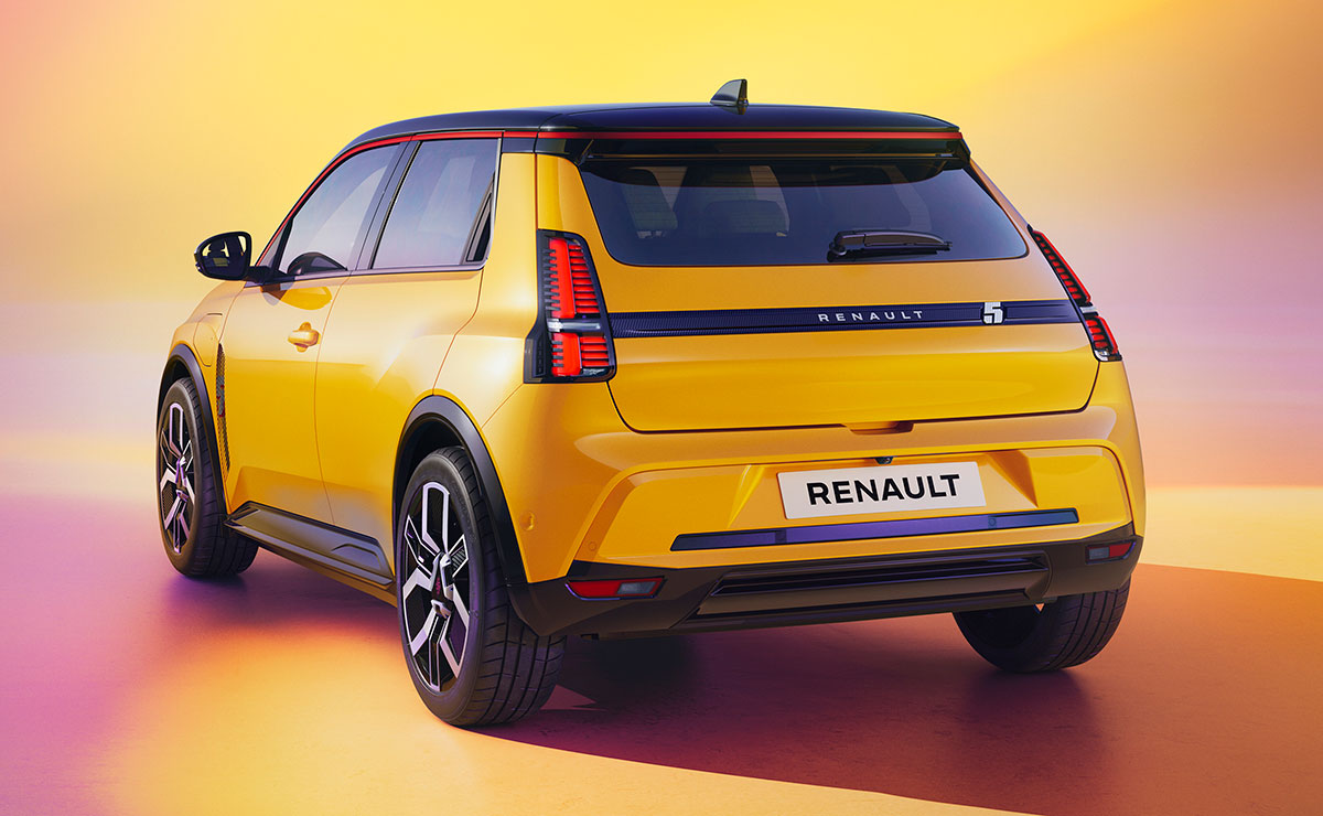Renault 5 E Tech electric trasera