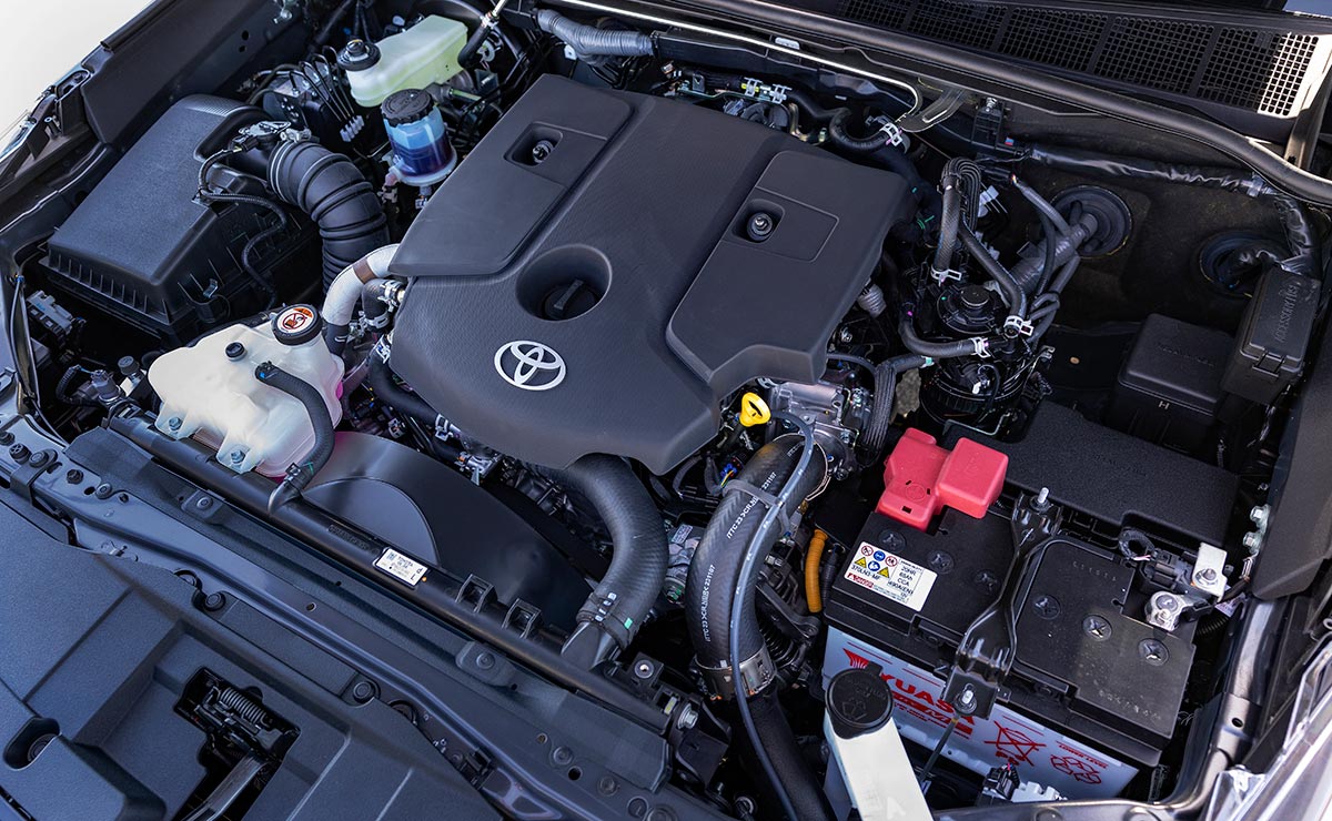 Toyota Hilux SR5 V Active motor