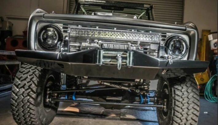 Ford Bronco de 1969 y pick up se subastó