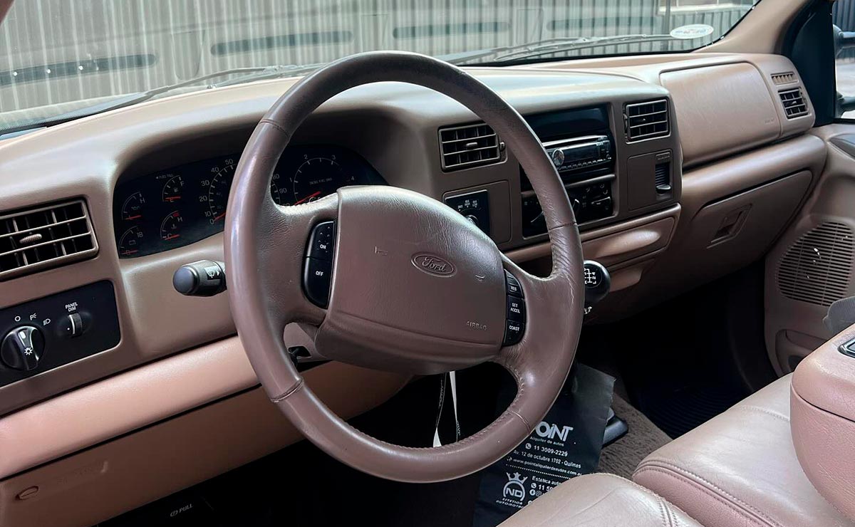 Ford F 350 Dual Lariat Super Duty interior