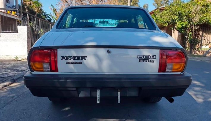 Peugeot 504 SR cola