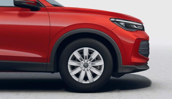 Volkswagen Tiguan Base (2)