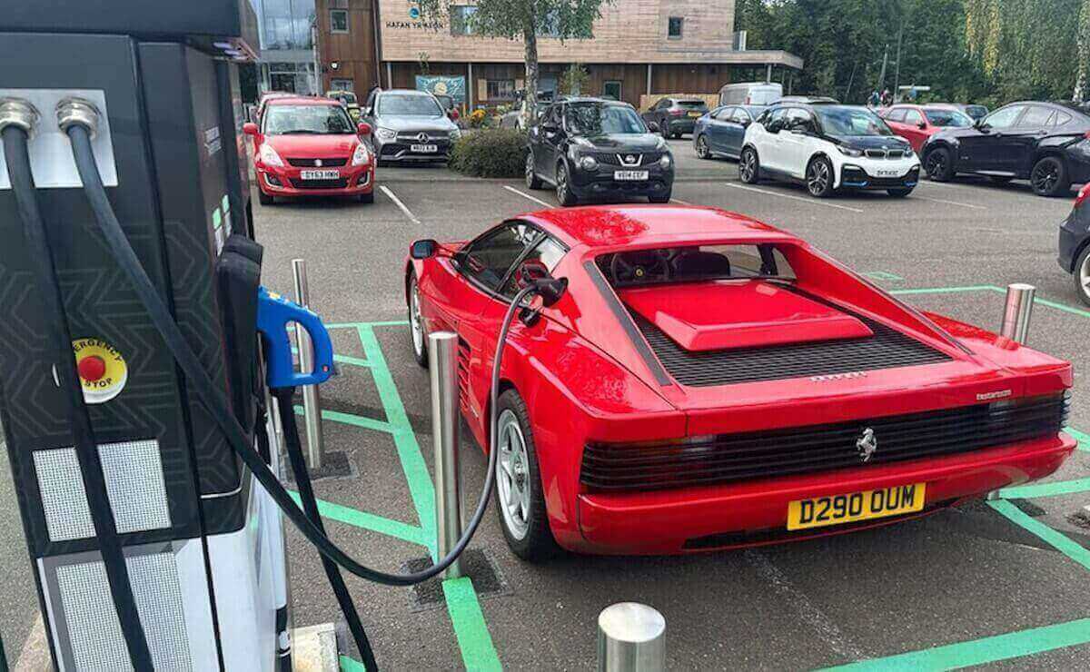 Ferrari Testarossa electrico con motor de Tesla