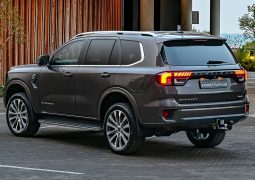 Ford Everest platinum trasera