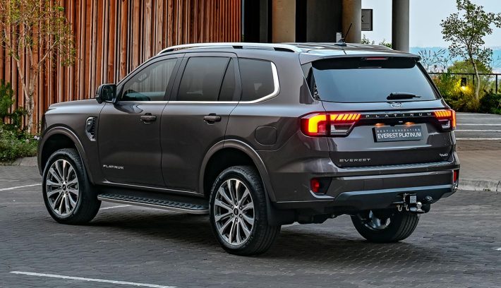 Ford Everest platinum trasera