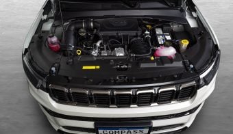 Jeep-Compass-Blackhawk-motor-SUV
