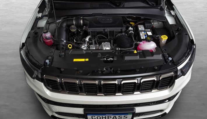 Jeep-Compass-Blackhawk-motor-SUV